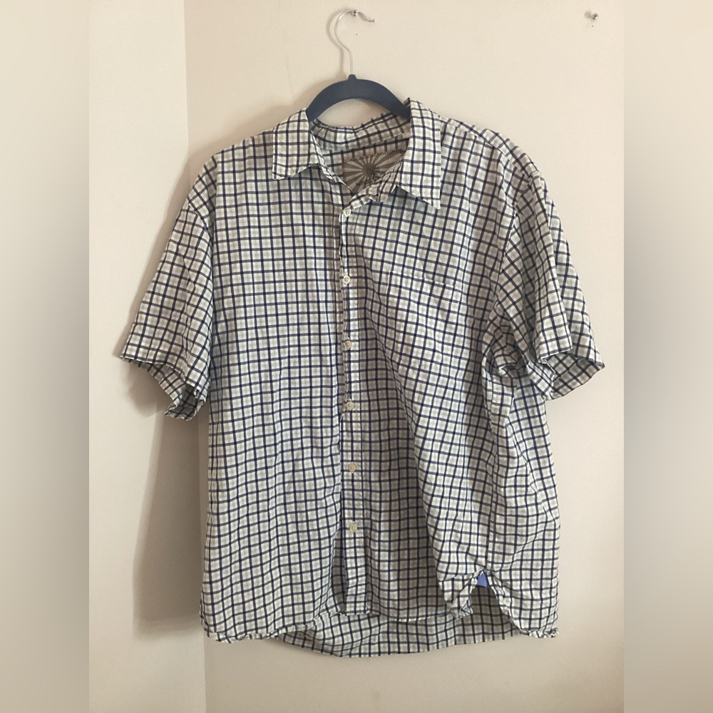 Size XL Men’s Shirt, Striped.